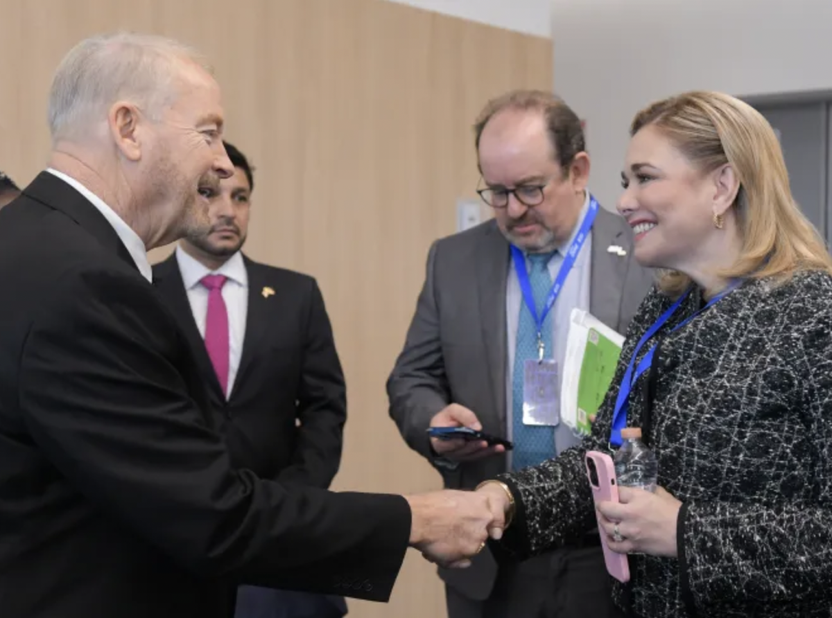 Brindis Con Embajador Ron Johnson